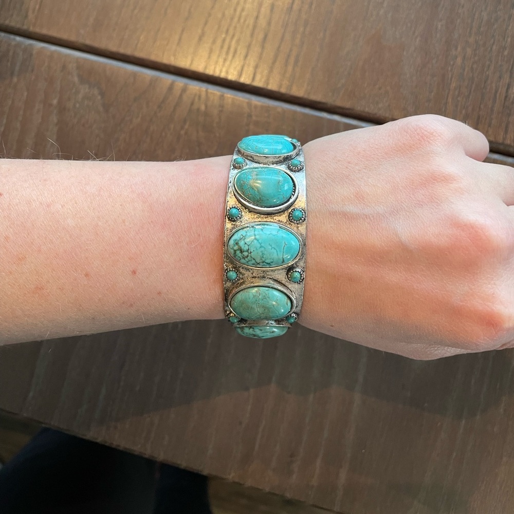 Turquoise stone adjustable bracelet